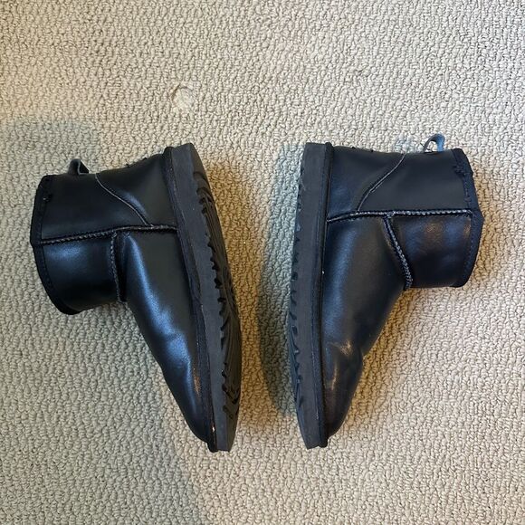 UGG Black Women Boots size 9 - Picture 2 of 5